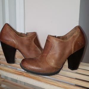 b•o•c Leather Heeled Booties